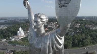 Kyiv, Ukrayna: Anavatan Anıtı 'nın havadan görünüşü. Düz, gri