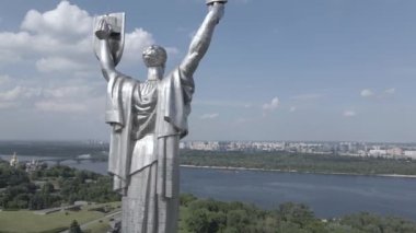 Kyiv, Ukrayna: Anavatan Anıtı 'nın havadan görünüşü. Düz, gri