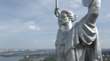 Kyiv, Ukrayna: Anavatan Anıtı 'nın havadan görünüşü. Düz, gri