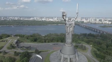 Kyiv, Ukrayna: Anavatan Anıtı 'nın havadan görünüşü. Düz, gri