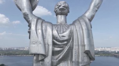 Kyiv, Ukrayna: Anavatan Anıtı 'nın havadan görünüşü. Düz, gri