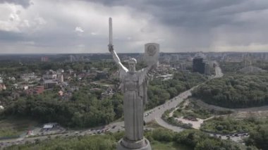 Kyiv, Ukrayna: Anavatan Anıtı 'nın havadan görünüşü. Düz, gri