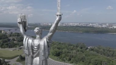 Kyiv, Ukrayna: Anavatan Anıtı 'nın havadan görünüşü. Düz, gri