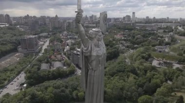 Kyiv, Ukrayna: Anavatan Anıtı 'nın havadan görünüşü. Düz, gri