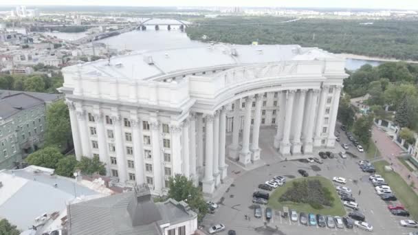 Kiev. Ukraina: Ukrainas utrikesministerium. Flygfoto. Platt, grå — Stockvideo