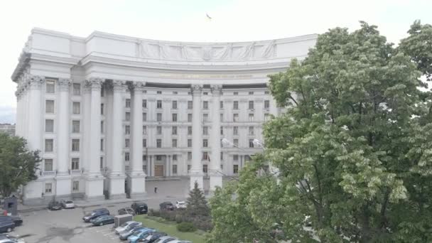 Киев. Украина: Министерство иностранных дел Украины. Вид с воздуха. Плоский, серый — стоковое видео