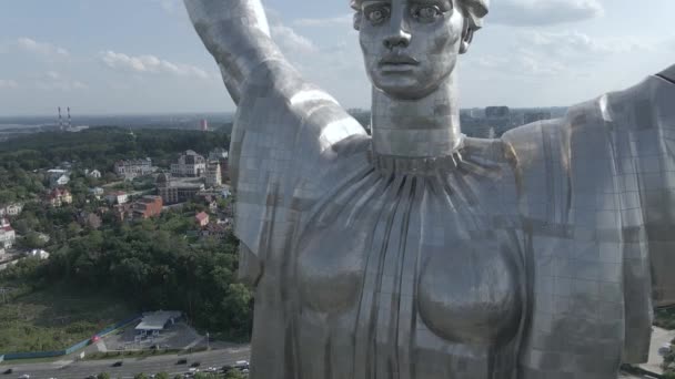 Kyiv, Ukraine: Aerial view of the Motherland Monument. Flat, gray — Stock Video