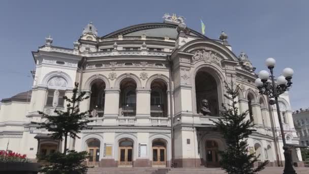 Kyiv. Ukrayna: Ukrayna Ulusal Operası. Hava manzaralı, düz, gri — Stok video