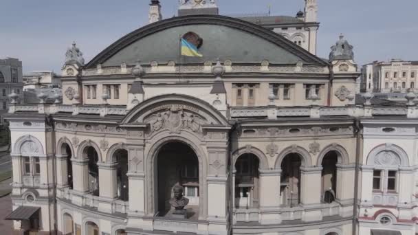 Kijów. Ukraina: Narodowa Opera Ukrainy. Widok z powietrza, płaski, szary — Wideo stockowe