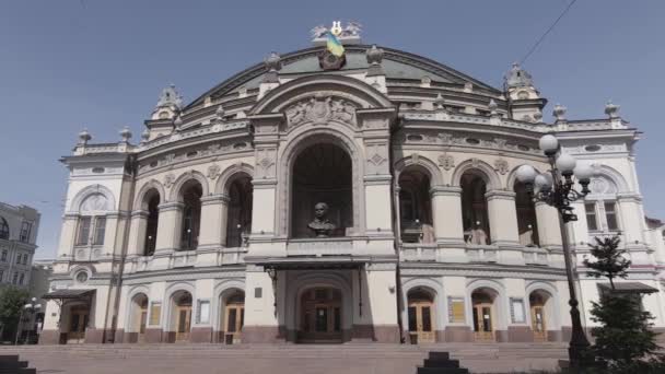 Kyiv. Ukrayna: Ukrayna Ulusal Operası. Hava manzaralı, düz, gri — Stok video