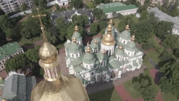 Kiew. Ukraine: Sophienkathedrale in Kiew. Luftaufnahme, flach, grau — Stockvideo