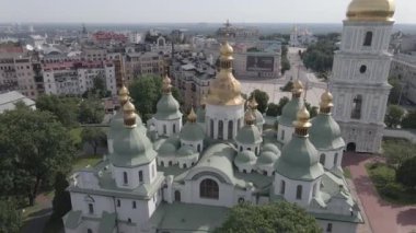 Kyiv. Ukrayna: Kyiv 'deki Aziz Sophias Katedrali. Hava manzaralı, düz, gri