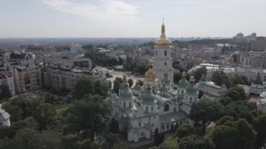 Kyiv. Ukrayna: Kyiv 'deki Aziz Sophias Katedrali. Hava manzaralı, düz, gri