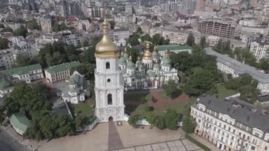 Kyiv. Ukrayna: Kyiv 'deki Aziz Sophias Katedrali. Hava manzaralı, düz, gri