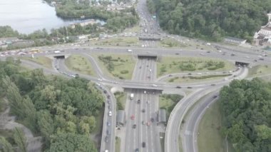 Kyiv. Ukrayna: yol kavşağı. Hava manzaralı, düz, gri