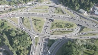 Kyiv. Ukrayna: yol kavşağı. Hava manzaralı, düz, gri