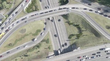 Kyiv. Ukrayna: yol kavşağı. Hava manzaralı, düz, gri