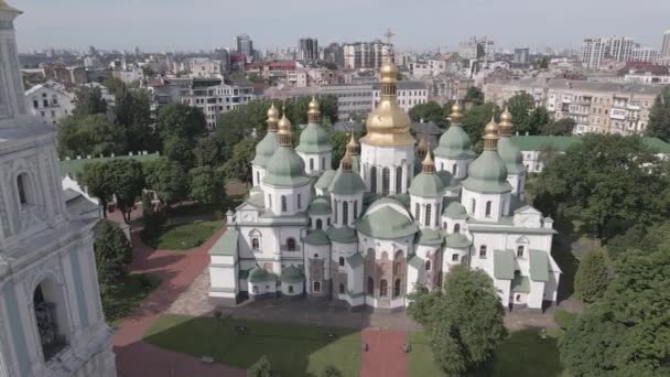 Kiev. Ucrânia: Catedral de Saint Sophias em Kiev. Vista aérea, plana, cinza — Vídeo de Stock