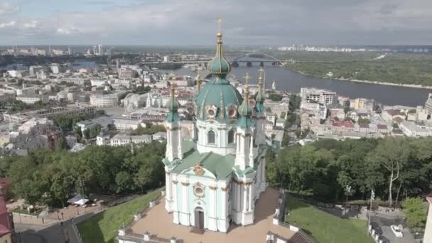 Kyiv 。乌克兰。圣安德鲁斯教堂空中。平坦，灰色 — 图库视频影像