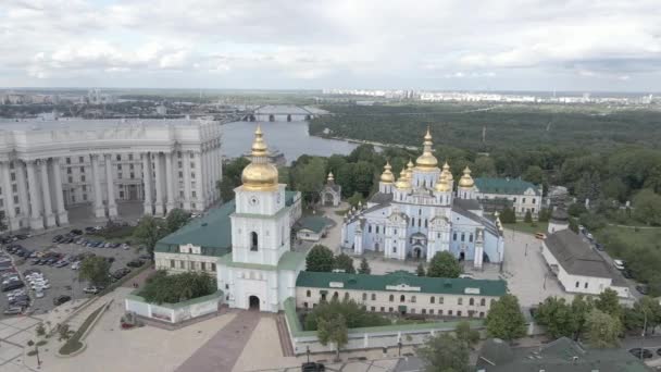 Kyiv. Ukraine: St. Michaels Golden-Domed Monastery. Aerial view. Flat, gray — Stock Video