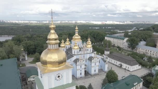 Kyiv. Ukraine: St. Michaels Golden-Domed Monastery. Aerial view. Flat, gray — Stock Video