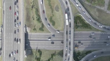 Kyiv. Ukrayna: yol kavşağı. Hava manzaralı, düz, gri
