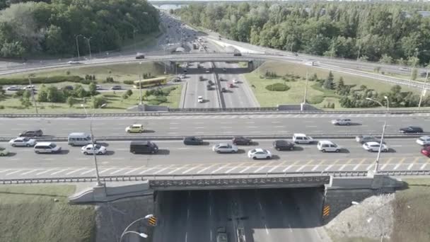 Kiev. Ucrania: cruce de carreteras. Vista aérea, plana, gris — Vídeos de Stock