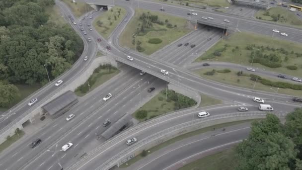 Kiev. Ucrania: cruce de carreteras. Vista aérea, plana, gris — Vídeos de Stock