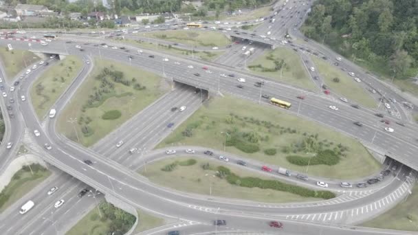 Kiev. Ucrania: cruce de carreteras. Vista aérea, plana, gris — Vídeos de Stock