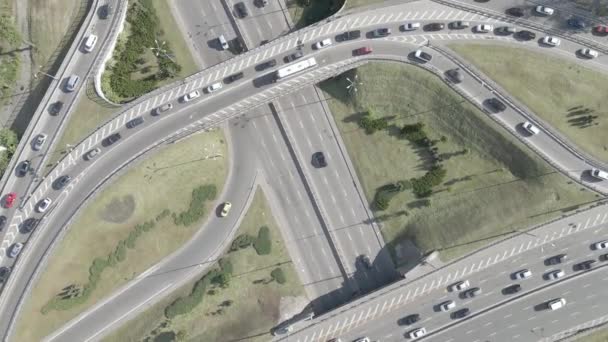 Kijów. Ukraina: skrzyżowanie dróg. Widok z powietrza, płaski, szary — Wideo stockowe