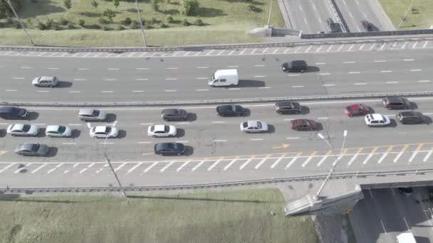 キエフ。ウクライナ:道路の交差点。空中ビュー、フラット、グレー — ストック動画