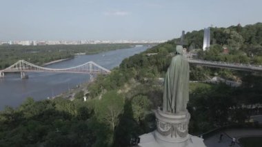 Kyiv, Ukrayna: Büyük Volodymyr Anıtı. Hava manzaralı, düz, gri