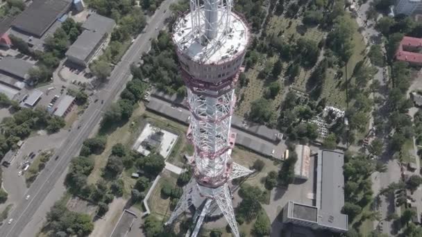 Kiev. Ucraina: torre TV. Vista aerea. Piatto, grigio — Video Stock