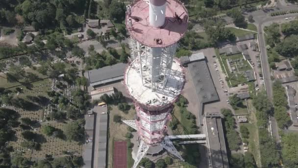 Kiev. Ucraina: torre TV. Vista aerea. Piatto, grigio — Video Stock