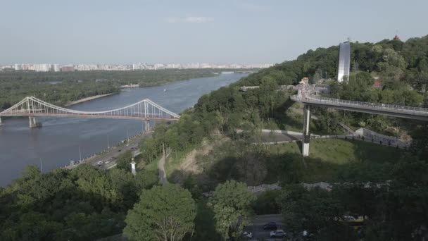 Kiev, Ucraina: Monumento a Volodymyr il Grande. Vista aerea, pianeggiante, grigio — Video Stock