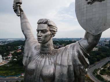 Ukrayna, Kyiv 'deki Anavatan Anıtı' nın havadan görünüşü