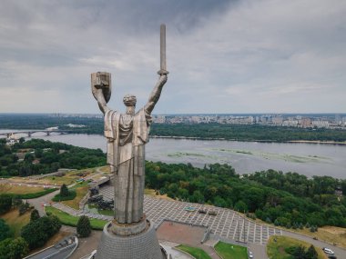 Ukrayna, Kyiv 'deki Anavatan Anıtı. Hava görünümü