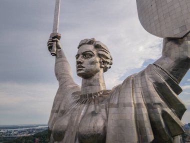 Ukrayna, Kyiv 'deki Anavatan Anıtı' nın havadan görünüşü