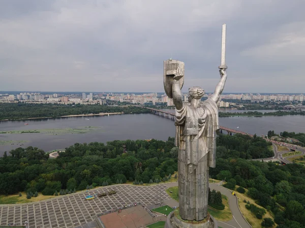 Símbolo da Ucrânia: Monumento da Pátria em Kiev, Ucrânia — Fotografia de Stock