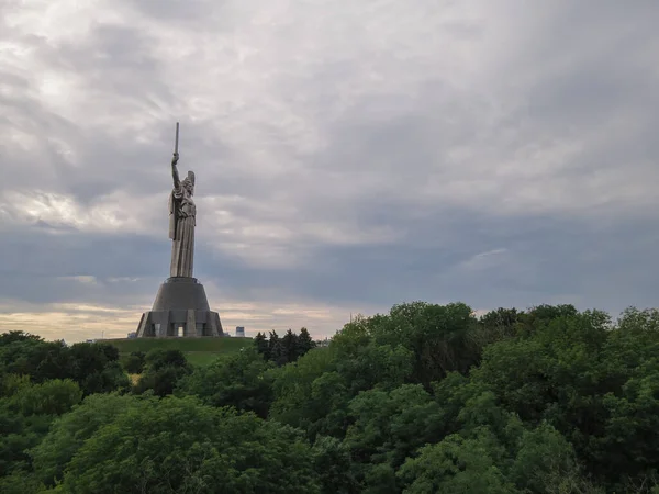 Luftaufnahme des Mutterland-Denkmals in Kiew, Ukraine — Stockfoto