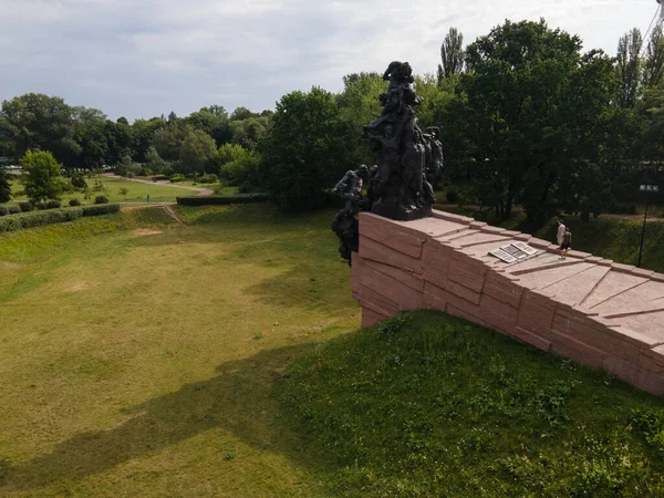 Babi Yar. El lugar del asesinato de judíos durante la Segunda Guerra Mundial . — Foto de Stock