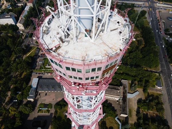 L'architettura di Kiev. Ucraina: torre TV. Vista aerea. — Foto Stock