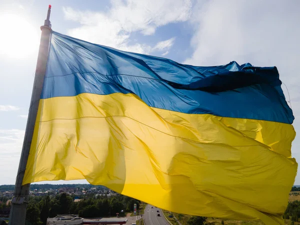 Nationalflagge der Ukraine. Kiew. Luftaufnahme — Stockfoto