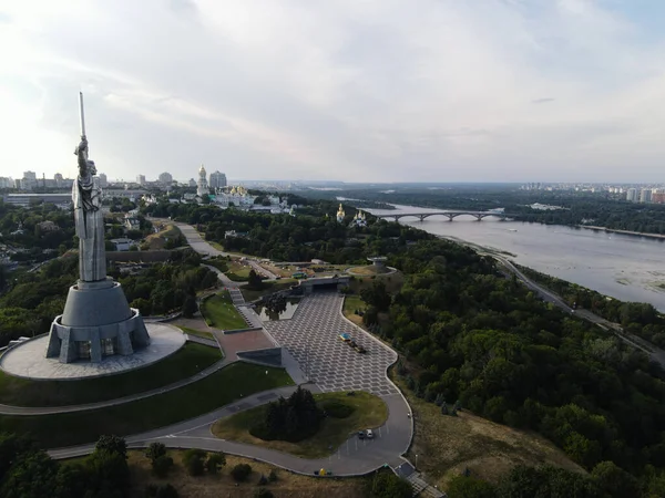 Пам "ятник матері в Києві (Україна). — стокове фото