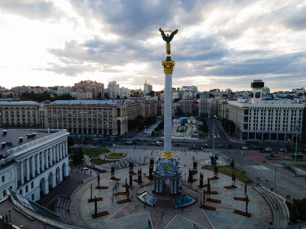 Ukrayna, Kyiv 'deki Bağımsızlık Meydanı. Meydan. Hava görünümü — Stok fotoğraf