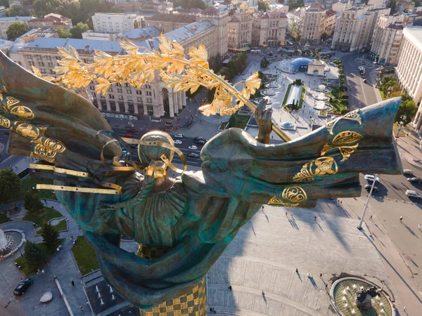 Monumento na Praça da Independência em Kiev, Ucrânia — Fotografia de Stock