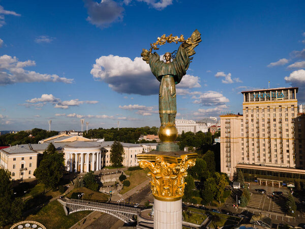 Памятник на Площади Независимости в Киеве, Украина