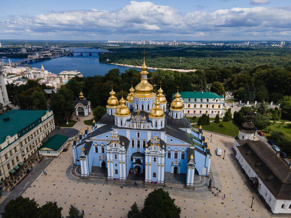 Свято-Михайловский золотистый монастырь в Киеве, Украина. Вид с воздуха