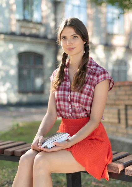 Young girl student on a bench — Stock Photo, Image