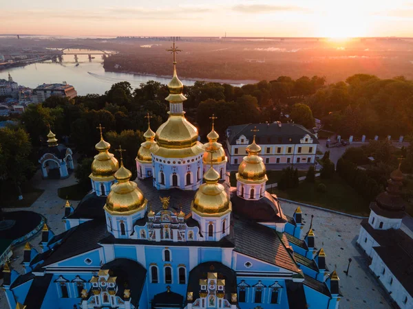 Kyiv, Ukrayna hava manzaralı: St. Michaels Altın Kubbeli Manastırı